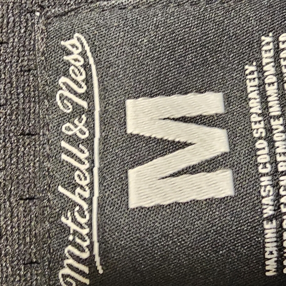 Philadelphia 76ERS Mitchell & Ness - Picture 9 of 11